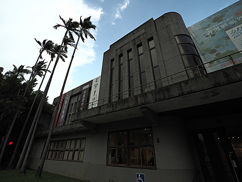 宜蘭文學館、宜蘭設治紀念館、宜蘭人故事館、蘭陽原創館、丟丟噹森林公園、幾米廣場 — 搭火車去宜蘭旅行之 宜蘭城南散步