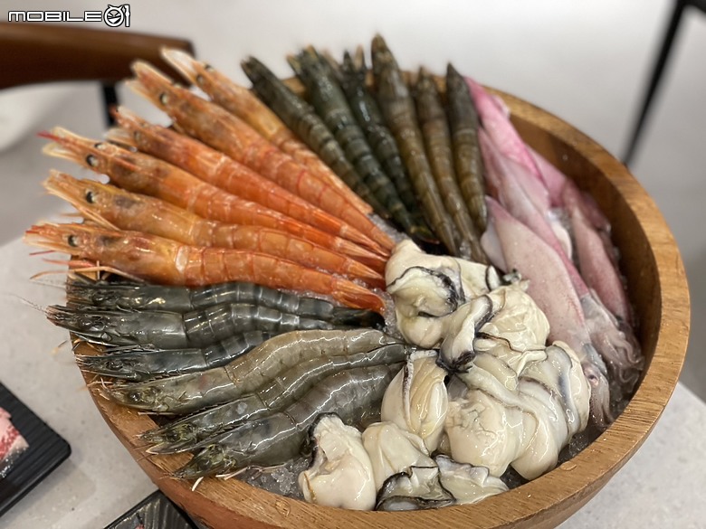 極鶴和牛鍋物：一場視覺與味蕾的頂級饗宴