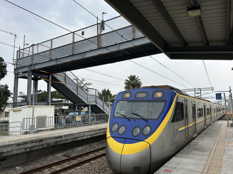 騎遊六塊厝車站、下淡水溪鐵橋園區