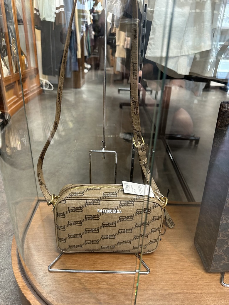 「日本名古屋自由行開箱」GUCCI x PALACE sneakers