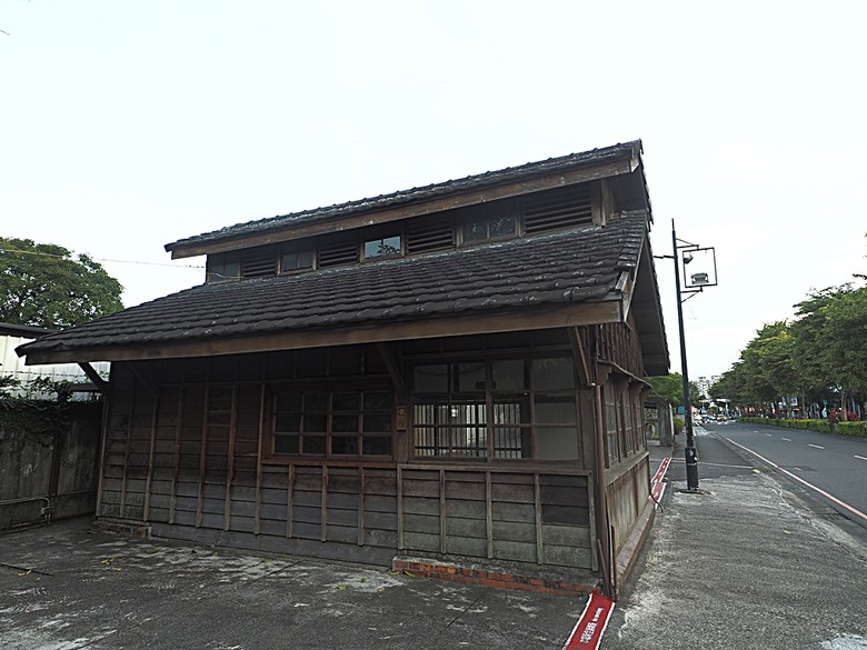 宜蘭文學館、宜蘭設治紀念館、宜蘭人故事館、蘭陽原創館、丟丟噹森林公園、幾米廣場 — 搭火車去宜蘭旅行之 宜蘭城南散步