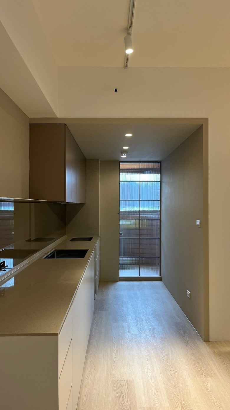【開箱】20坪老屋翻新，南投奶茶色老公寓翻新