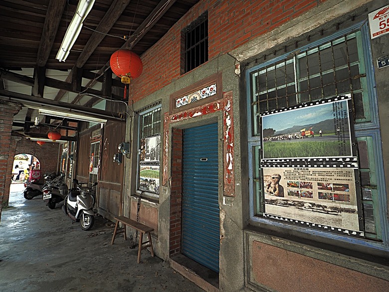 頭城老街(北門福德祠、盧纘祥公館、開蘭媽祖慶元宮、南門福德祠)、李榮春文學館、頭城文創園區,還有美味的車站前阿伯炸蛋蔥油餅 — 搭火車去宜蘭旅行之 頭城散步