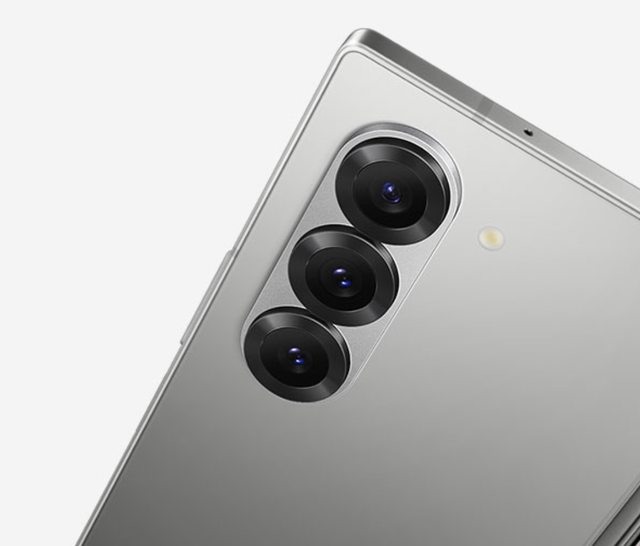 點我看大圖 Galaxy Z Flip6 使用報告 迄今最完美的三星小摺疊手機!