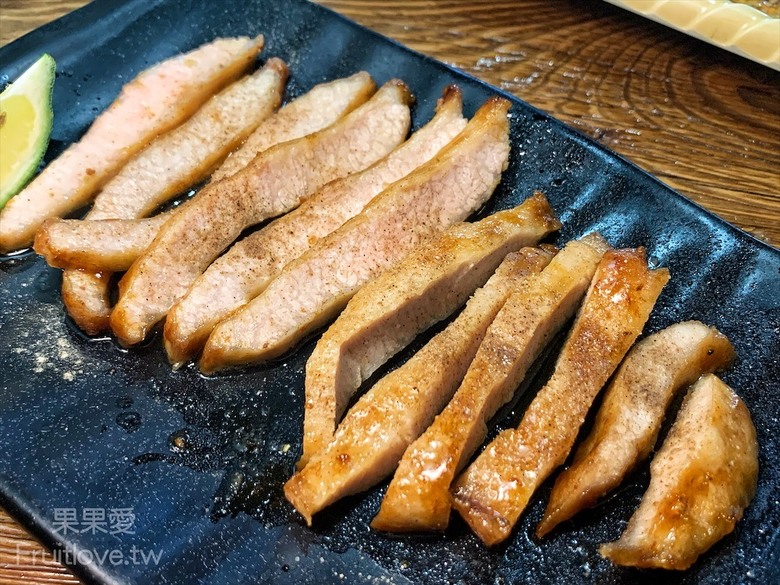 點我看大圖 每種食材有自己獨特的烤法,配上獨特的醬汁,好吃到停不下來,還有很道地的泰式涼拌媽媽麵