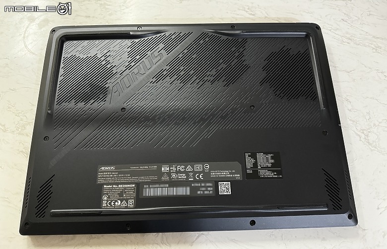 點我看大圖 AI Nexus 導入 AORUS 16X AKG 星夜灰開箱