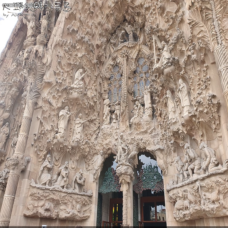[大頭貓的海島] 巴塞隆納 聖家堂 (Spain: Barcelona's Sagrada Familia)