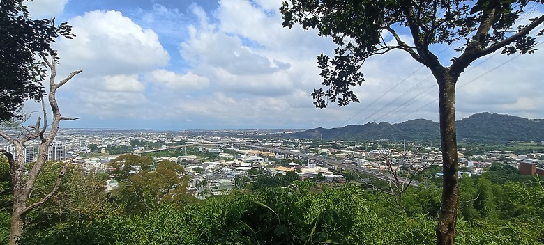 點我看大圖 豐原公老坪蜈蚣崎登山步道,舒適遼闊低難度的登山步道