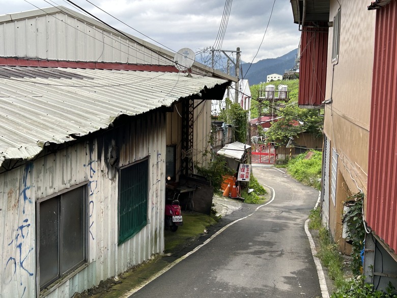 晨 騎 梨 山 ( 上 集 ) 發 現 梨 山
