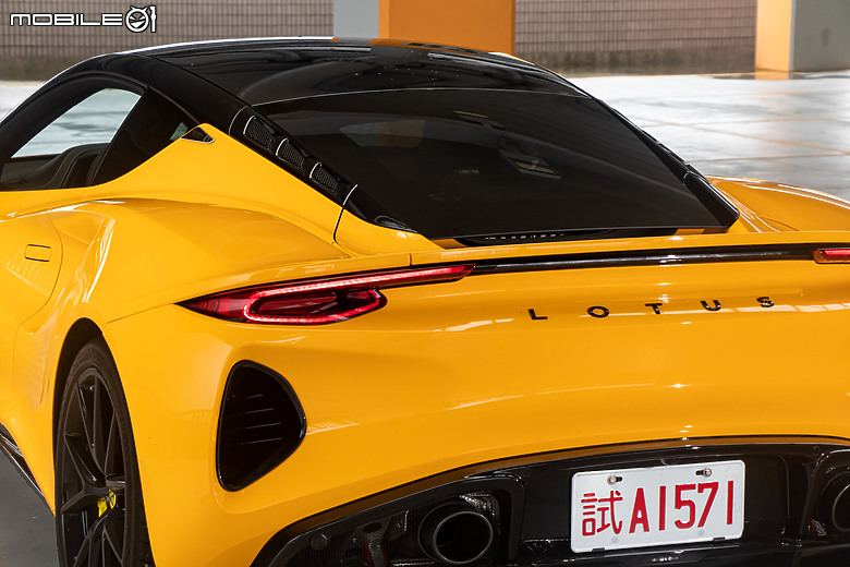 Lotus Emira V6 First Edition 試駕|純種跑車就該如此打造!