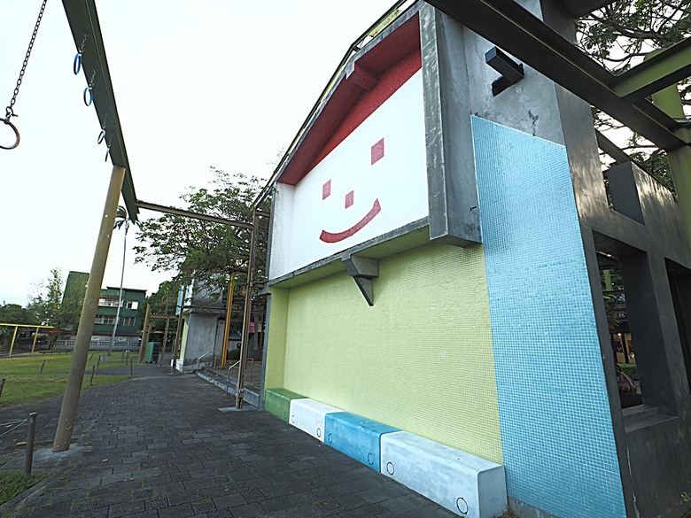 宜蘭文學館、宜蘭設治紀念館、宜蘭人故事館、蘭陽原創館、丟丟噹森林公園、幾米廣場 — 搭火車去宜蘭旅行之 宜蘭城南散步