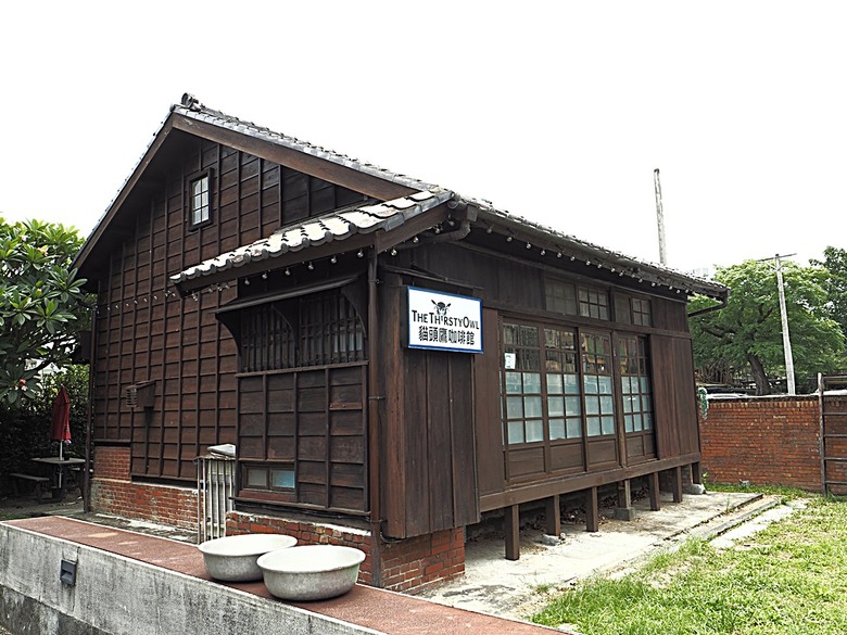 頭城老街(北門福德祠、盧纘祥公館、開蘭媽祖慶元宮、南門福德祠)、李榮春文學館、頭城文創園區,還有美味的車站前阿伯炸蛋蔥油餅 — 搭火車去宜蘭旅行之 頭城散步