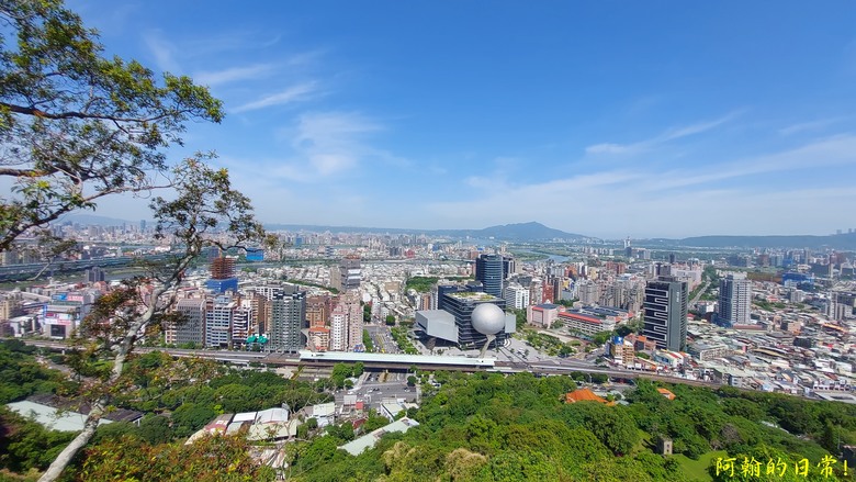 [2024 台北大縱走第五段] 捷運劍潭站 → 碧山巖｜遇到不知死活的眼鏡蛇｜台北市區、山巒美景 盡收眼底