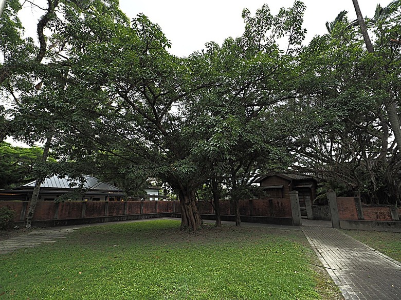 宜蘭文學館、宜蘭設治紀念館、宜蘭人故事館、蘭陽原創館、丟丟噹森林公園、幾米廣場 — 搭火車去宜蘭旅行之 宜蘭城南散步