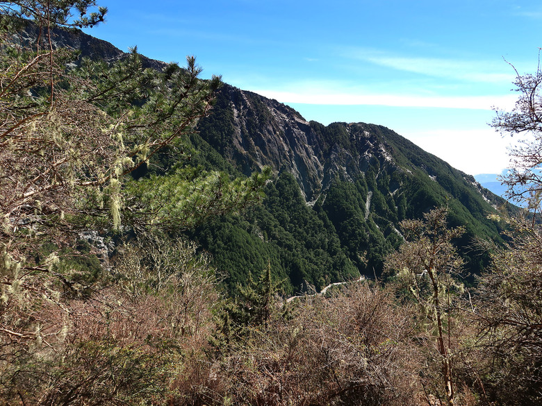 點我看大圖 【南橫溪頭山】媲美南橫三星百岳的一座巨岩高山