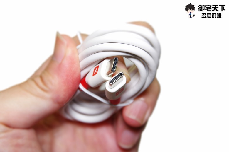 開箱|【瑞士 Skross】65W Type-C / USB PD 旅行萬國插頭氮化鎵充電器(1A1C) - 跨國使用無限制,帶來極速穩定的隨行充電體驗!
