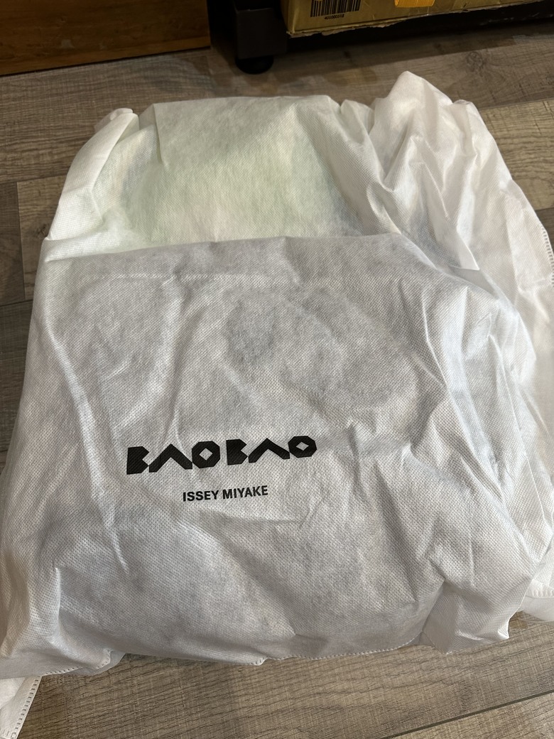 「開箱」bao bao ISSEY MIYAKI 灰綠色雙肩包