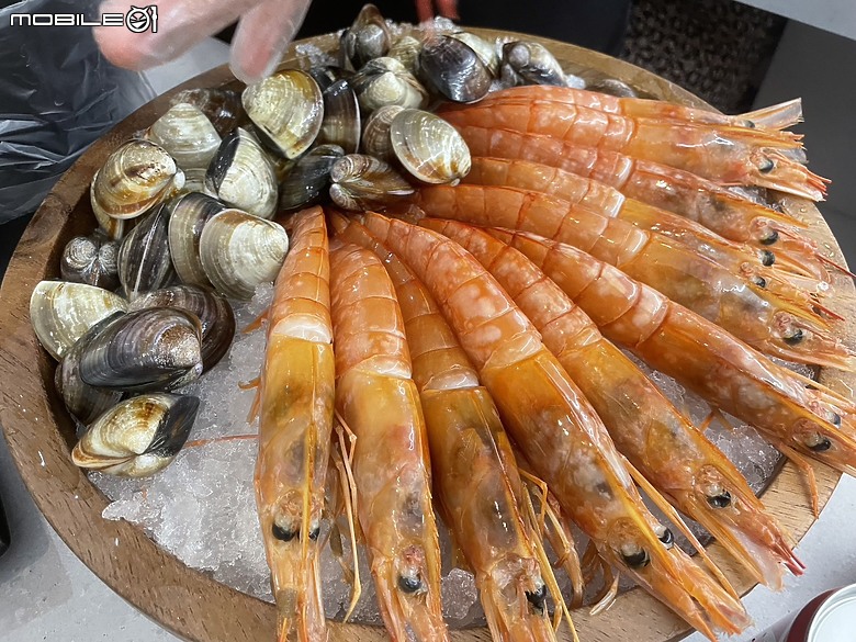 極鶴和牛鍋物：一場視覺與味蕾的頂級饗宴