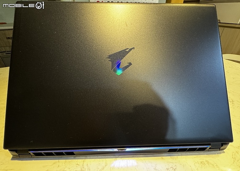 點我看大圖 AI Nexus 導入 AORUS 16X AKG 星夜灰開箱