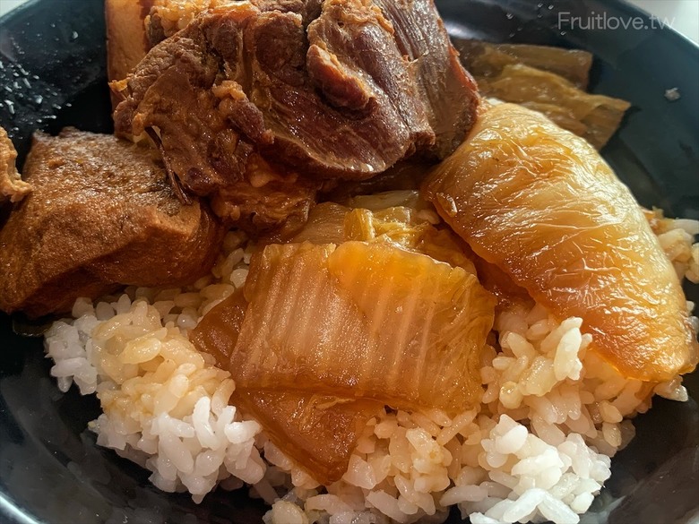 點我看大圖 水湳市場中式早午餐,許多饕客推薦,餐點便宜又好吃,份量很足