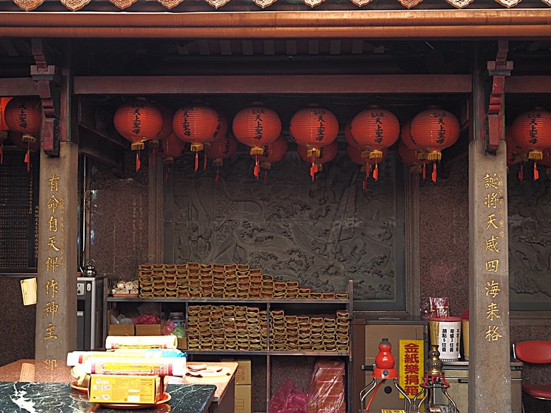 頭城老街(北門福德祠、盧纘祥公館、開蘭媽祖慶元宮、南門福德祠)、李榮春文學館、頭城文創園區，還有美味的車站前阿伯炸蛋蔥油餅 — 搭火車去宜蘭旅行之 頭城散步