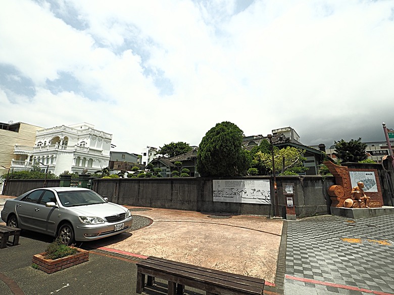 頭城老街(北門福德祠、盧纘祥公館、開蘭媽祖慶元宮、南門福德祠)、李榮春文學館、頭城文創園區,還有美味的車站前阿伯炸蛋蔥油餅 — 搭火車去宜蘭旅行之 頭城散步