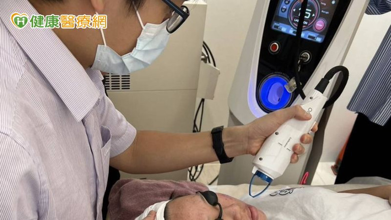 點我看大圖 炎夏肌膚出油好困擾,如何戰痘遠離出油肌?