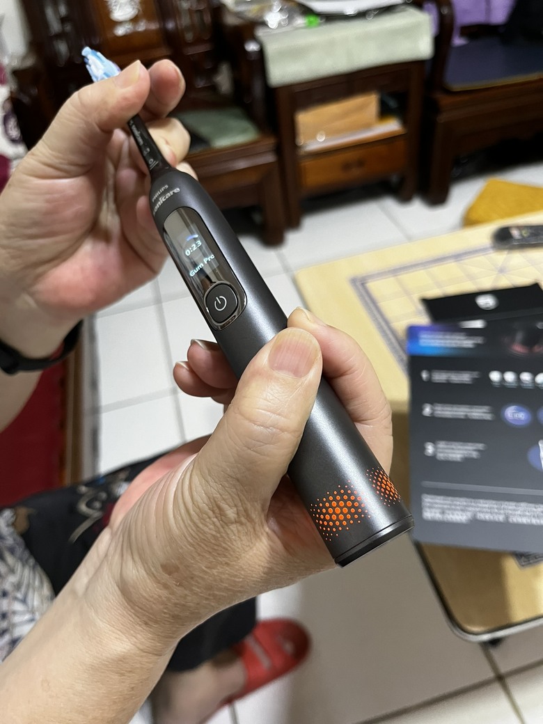 適合長輩使用的飛利浦電動牙刷