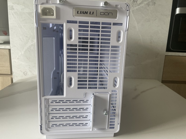 居然可以全部拆光光？！聯力A3-mATX一款緊湊靈活安裝的小機殼開箱