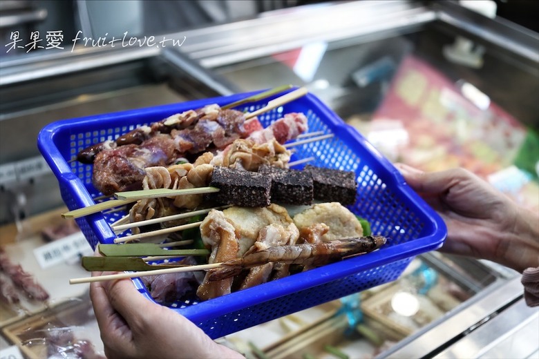 點我看大圖 每種食材有自己獨特的烤法,配上獨特的醬汁,好吃到停不下來,還有很道地的泰式涼拌媽媽麵
