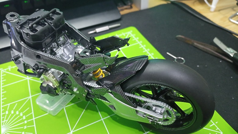 【模型新手也能輕鬆組 Part2】從0到100帶你一起組裝，MENG 1/9 BMW HP4 RACE MT-004s 重機模型 悅色版