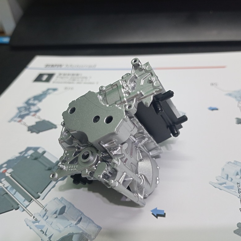 【模型新手也能輕鬆組 Part2】從0到100帶你一起組裝，MENG 1/9 BMW HP4 RACE MT-004s 重機模型 悅色版