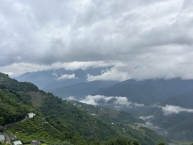 晨 騎 梨 山 ( 上 集 ) 發 現 梨 山
