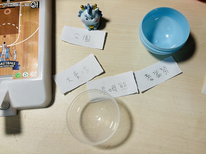 點我看大圖 驚喜滿滿!幸運兔拉霸遊戲機開箱 - 全家同樂的歡樂新寵