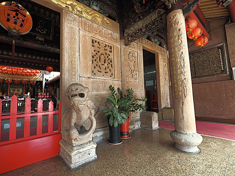 頭城老街(北門福德祠、盧纘祥公館、開蘭媽祖慶元宮、南門福德祠)、李榮春文學館、頭城文創園區，還有美味的車站前阿伯炸蛋蔥油餅 — 搭火車去宜蘭旅行之 頭城散步