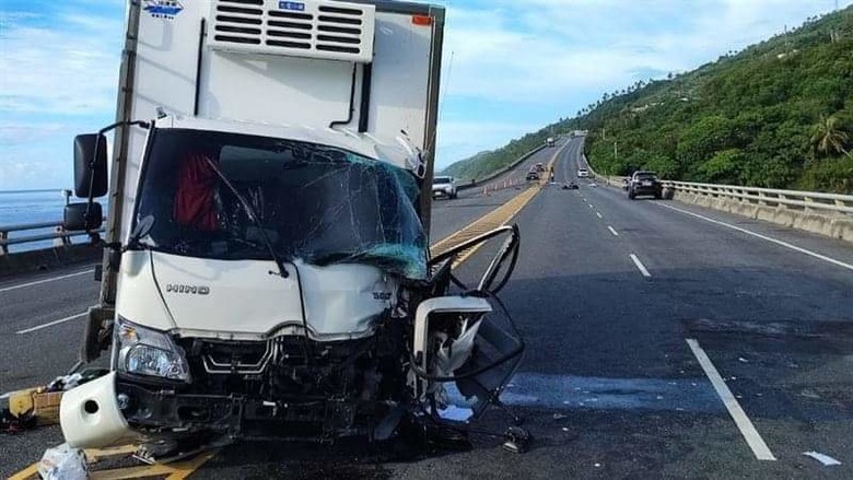重機對撞貨車，騎士右腿分離，當場身亡，更新行車記錄器x2