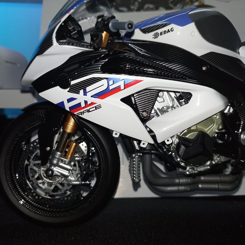 【模型新手也能輕鬆組 Part2】從0到100帶你一起組裝，MENG 1/9 BMW HP4 RACE MT-004s 重機模型 悅色版