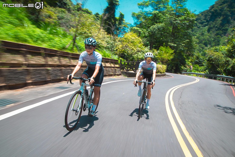 Garmin Edge 1050 旗艦自行車錶開箱實測|大螢幕更清晰,再增團騎訊息、車鈴警示、障礙物警示等實用新功能!