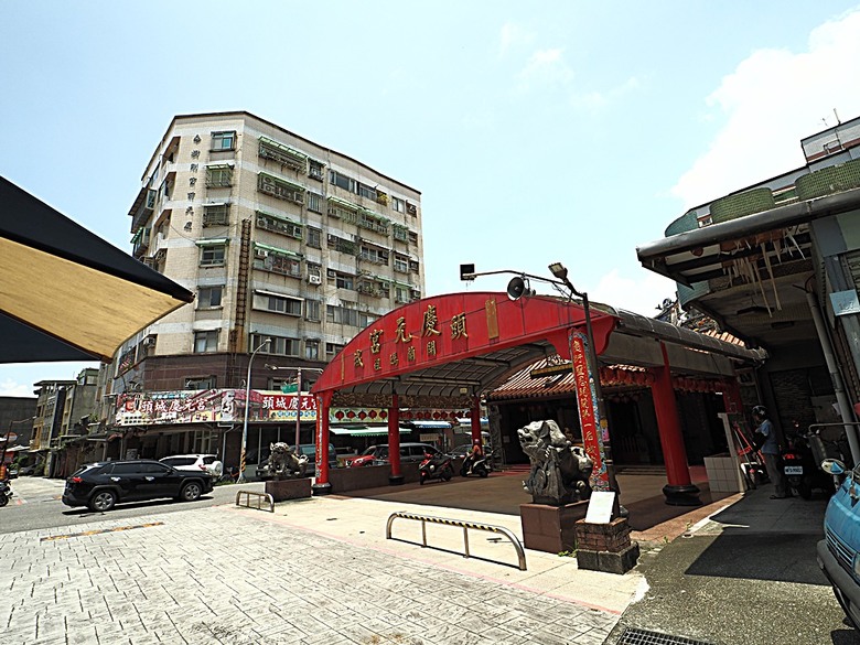 頭城老街(北門福德祠、盧纘祥公館、開蘭媽祖慶元宮、南門福德祠)、李榮春文學館、頭城文創園區,還有美味的車站前阿伯炸蛋蔥油餅 — 搭火車去宜蘭旅行之 頭城散步