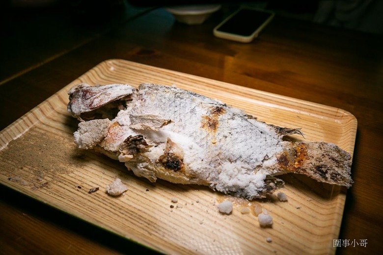 龍潭餐酒推薦-吉娜魯岸原民風味居，阿美族的熱情與美食都在這裡！大推烤魚跟韭菜臭豆腐喔喔喔！