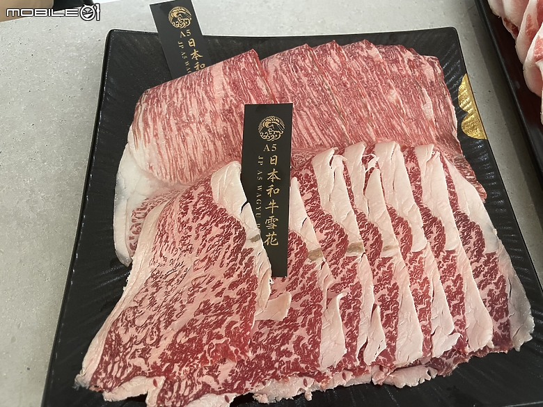極鶴和牛鍋物：一場視覺與味蕾的頂級饗宴