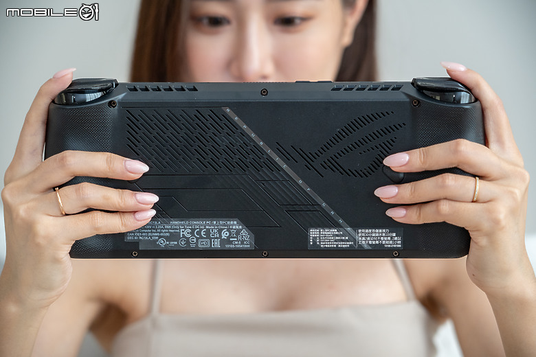 ROG Ally X 測試報告｜容量續航皆翻倍的「旗艦進化版」遊戲掌機！