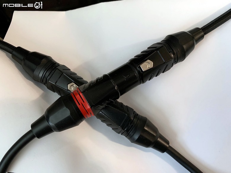 【開箱】IK Multimedia 的 iLoud MTM MKII 超近場主動式監聽喇叭