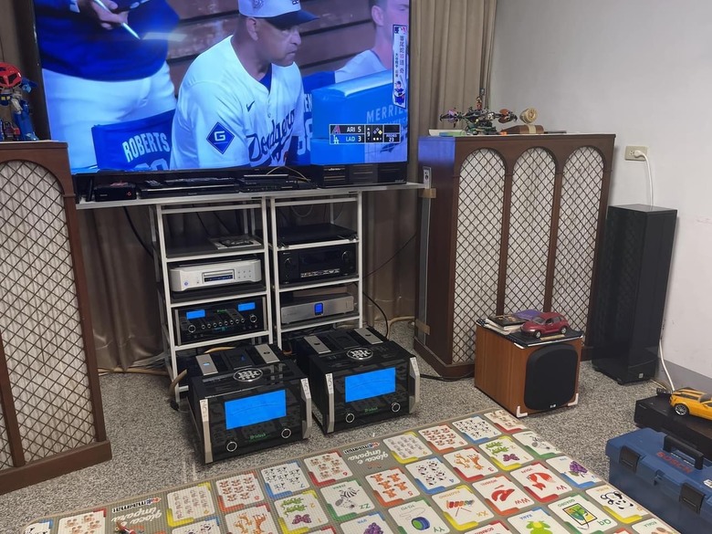 簡單開箱後級擴大機McIntosh MC1.25KW--75週年紀念版