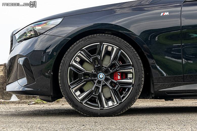 BMW i5 M60 xDrive 試駕|豪華舒適依舊,更多了一身好功夫!