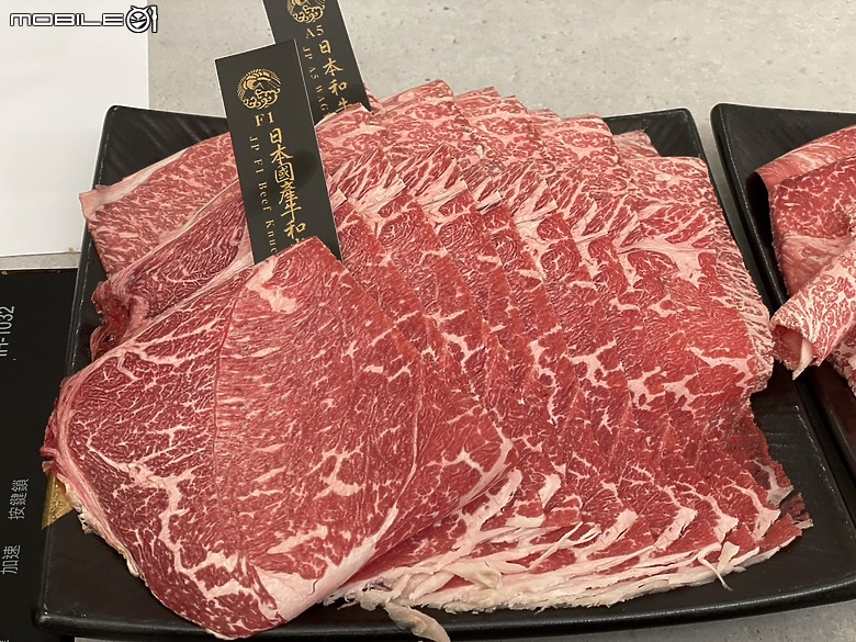 極鶴和牛鍋物：一場視覺與味蕾的頂級饗宴