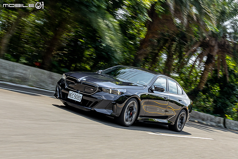 BMW i5 M60 xDrive 試駕|豪華舒適依舊,更多了一身好功夫!