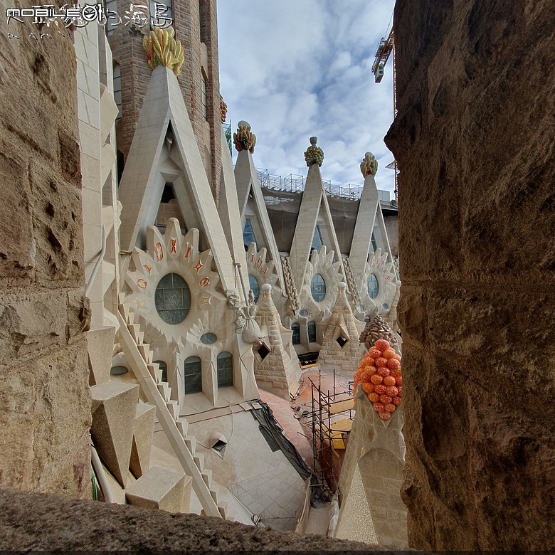 [大頭貓的海島] 巴塞隆納 聖家堂 (Spain: Barcelona's Sagrada Familia)