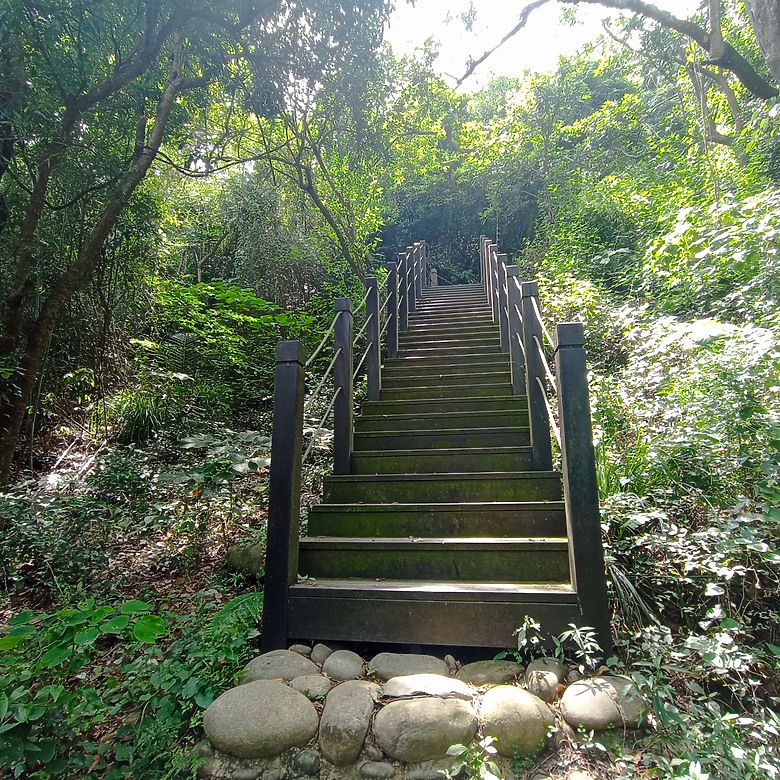 豐原公老坪蜈蚣崎登山步道，舒適遼闊低難度的登山步道