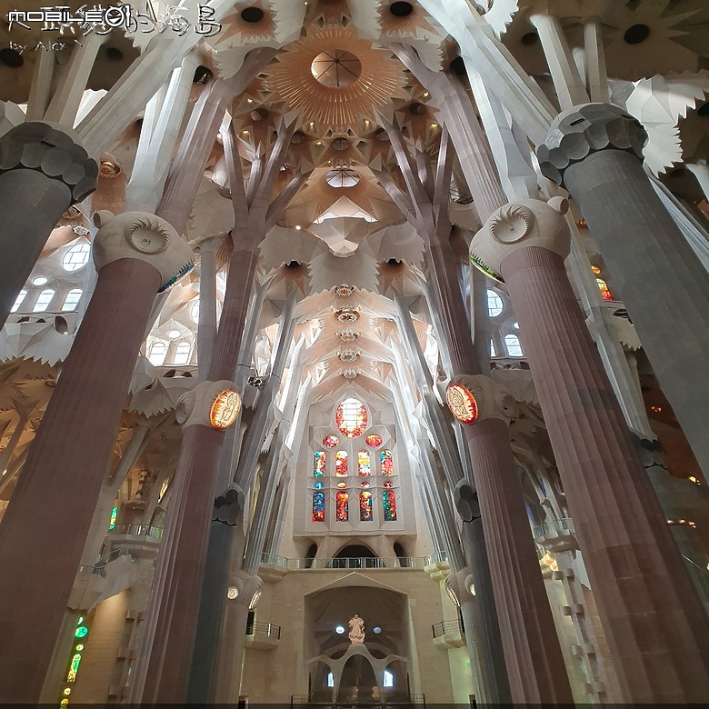 [大頭貓的海島] 巴塞隆納 聖家堂 (Spain: Barcelona's Sagrada Familia)